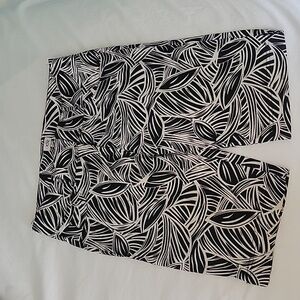 CACHE Black & white Long Shorts inseam 12 " black & white swirled. Bermuda Short